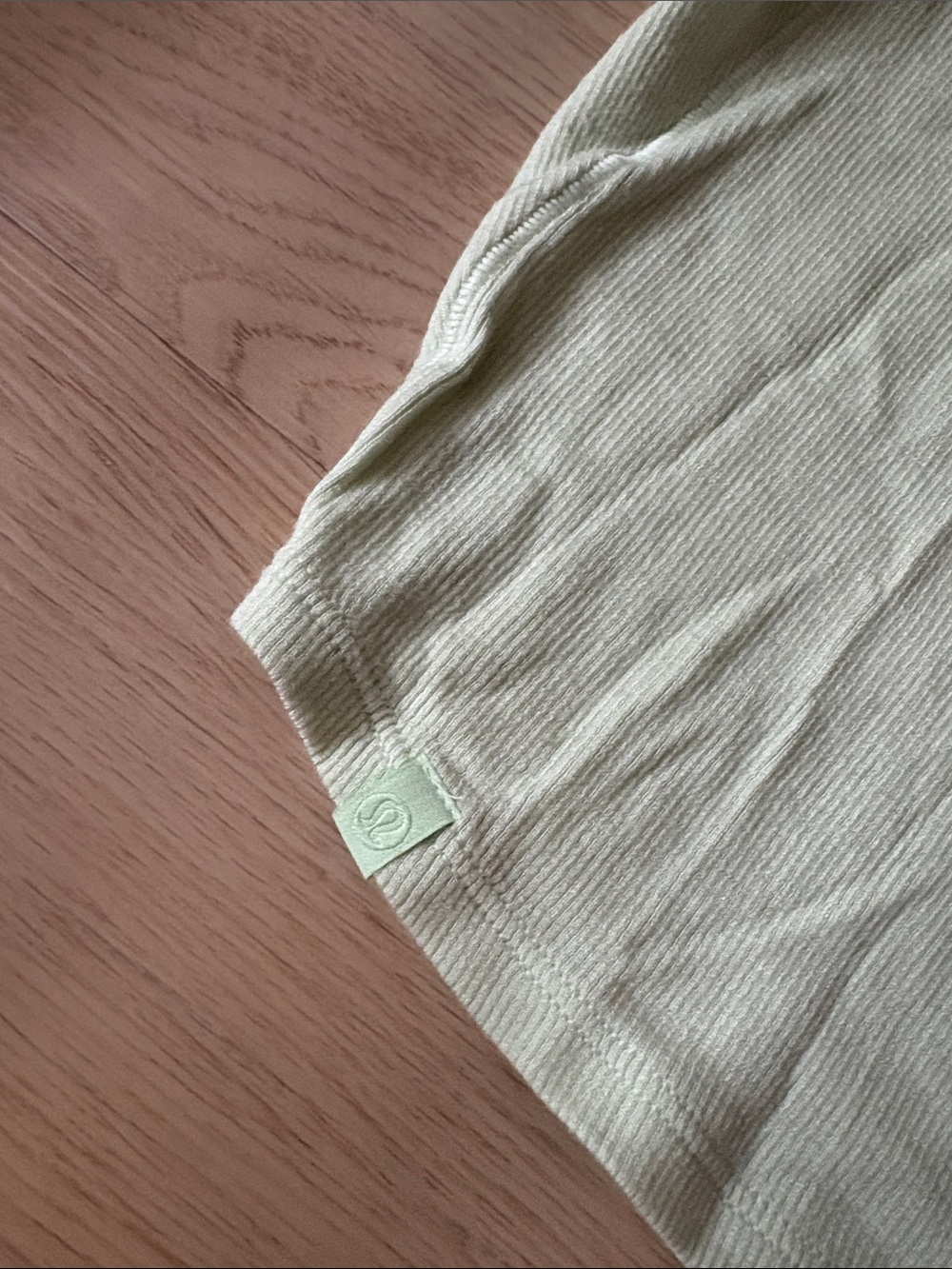 Lululemon hold tight cropped Short Sleeve shirt - kohlrabi (Pale Green), size 10 - Picture 6 of 7